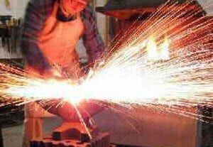 10 способов разжечь огонь на природе