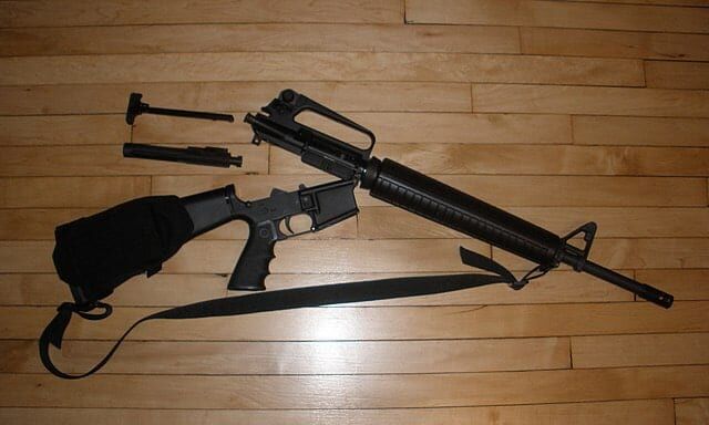 АК или AR: Что лучше для защиты дома, охоты и выживания