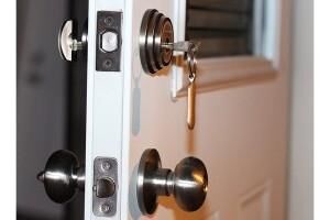 Используйте только качественные замки и засовы