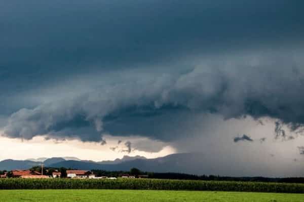 Признаки приближения урагана, бури, шторма, грозы
