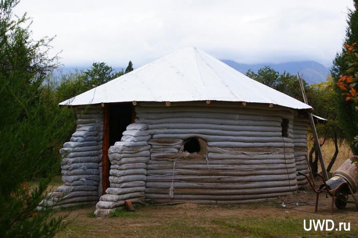 дома из мешков с землей