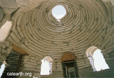 дома из мешков с землей