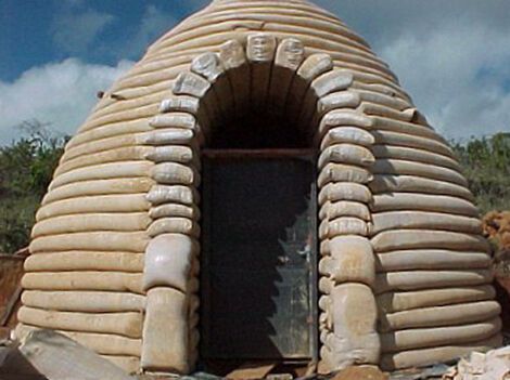 дома из мешков с землей