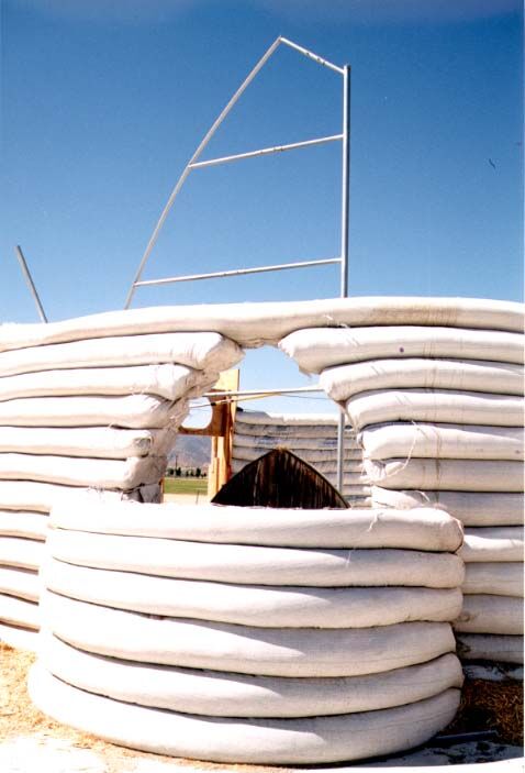 дома из мешков с землей
