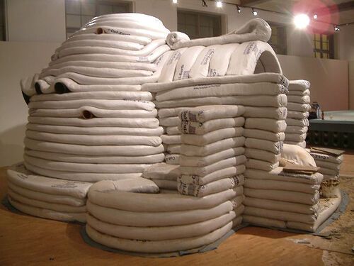 дома из мешков с землей