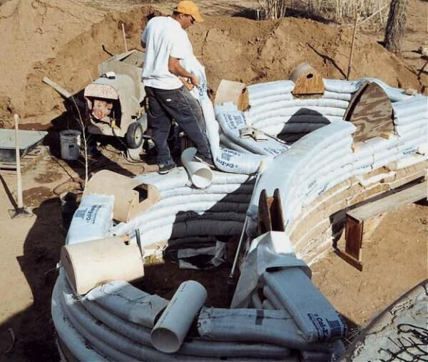 дома из мешков с землей