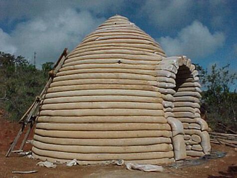 дома из мешков с землей