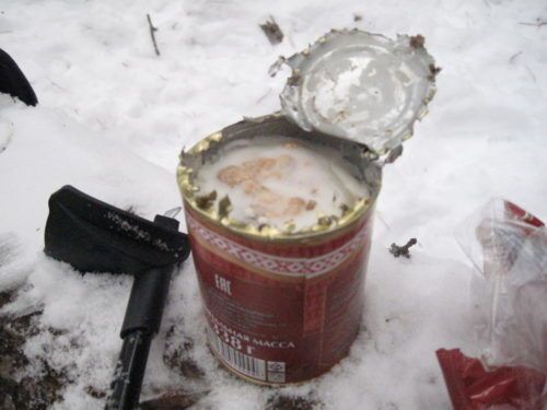 Ещё один способ открывания консервной банки без открывалки. Лыжная палка