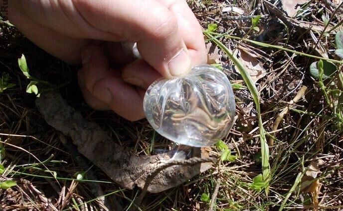 Разведение костра при помощи воды и полиэтиленового пакета Разведение костра при помощи воды и полиэтиленового пакета