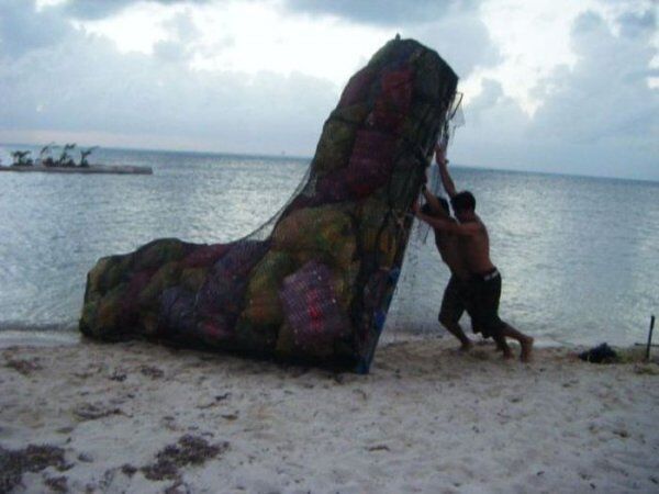 искуственный плавучий остров из пластиковых бутылок