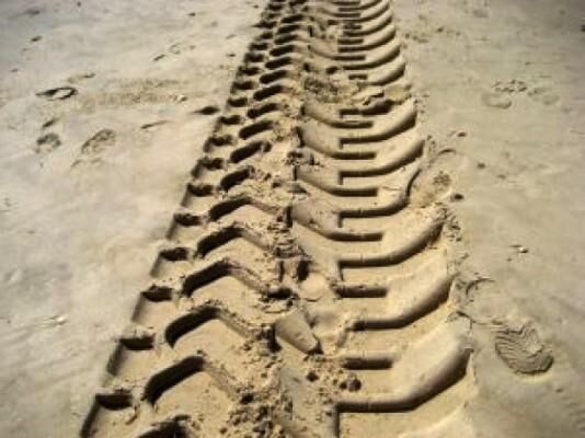 Определяем направление движения транспорта по следу протектора