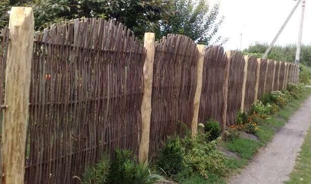 Вертикальный плетеный забор