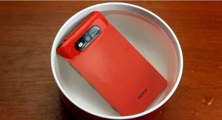 Как спасти утонувший смартфон