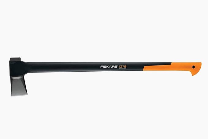 Лучшие топоры для походов на природу, валки деревьев и колки дров