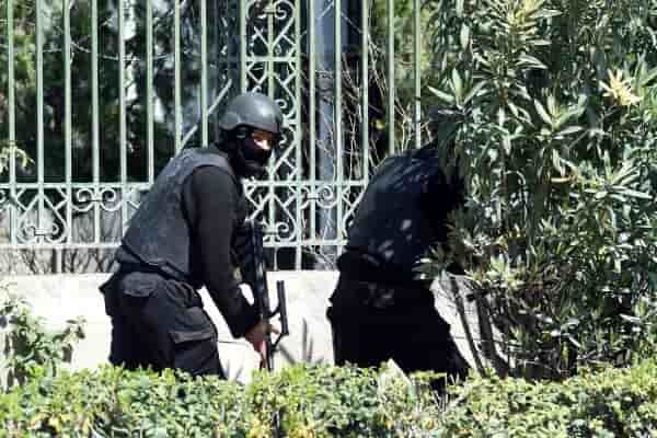 Охрана периметра дома от группы лиц: пассивная контратака