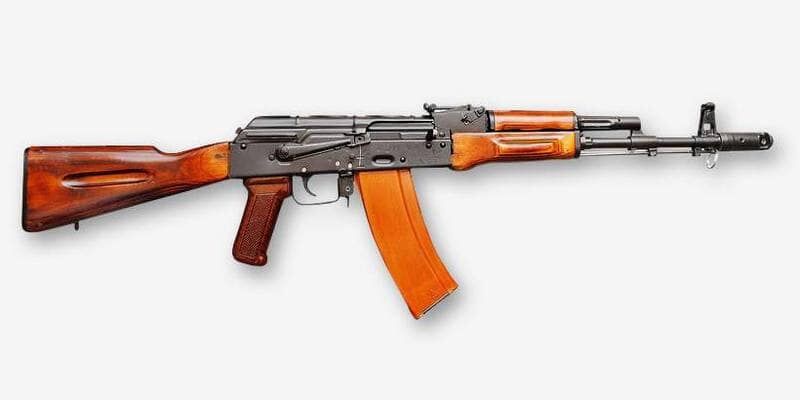 Почему у АК мушка на дуле, а у М16 — нет?