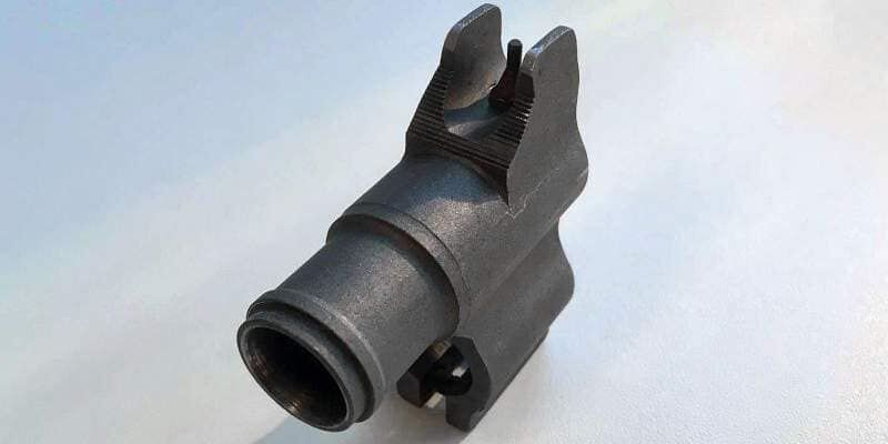 Почему у АК мушка на дуле, а у М16 — нет?