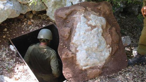 Потайная дверь в секретное место