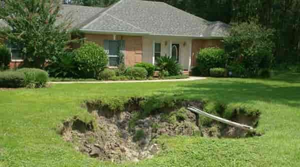 Провал грунта в городе: как предупредить и выжить 