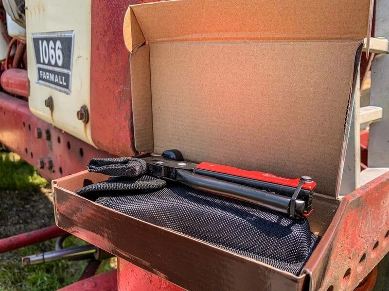 RoverTac: многофункциональный топор для походов и кемпинга