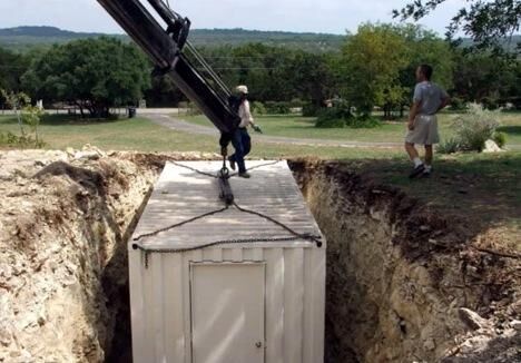 Один из простейших и средних по затратам вариантов обустройства надежного бункера на даче