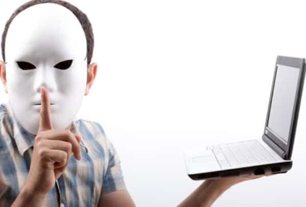 С камеры собеседник не должен увидеть ничего критично важного